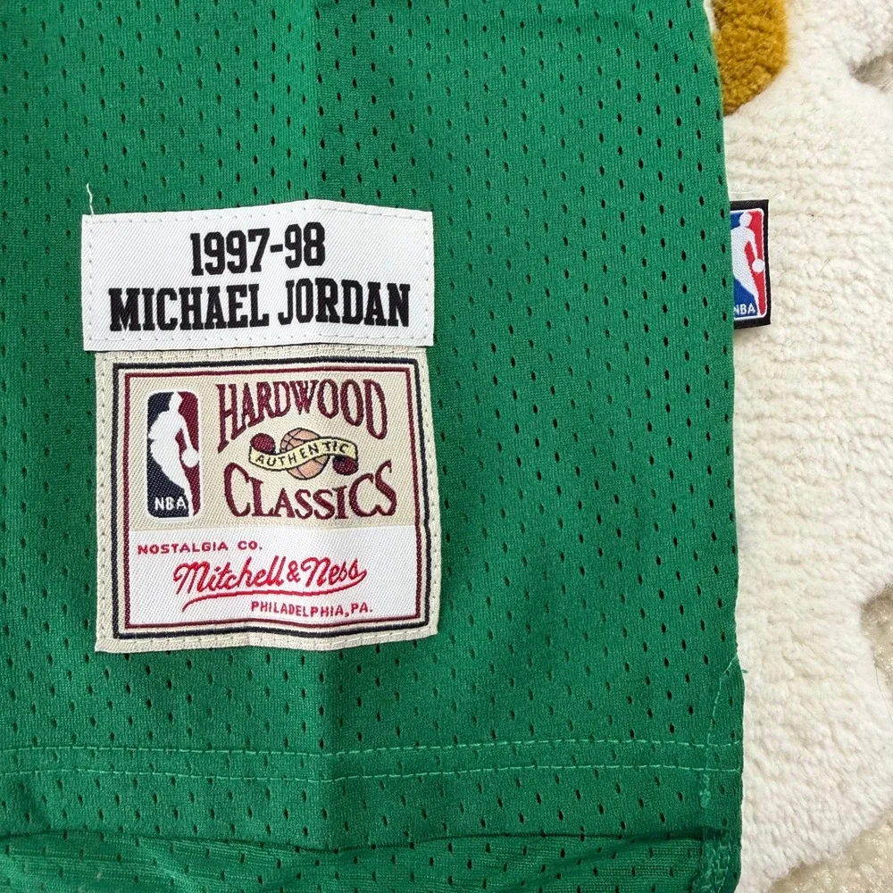 Mitchell & Ness Michael Jordan Chicago Bulls Green Jersey 1997-98 Size S - Picture 4 of 7